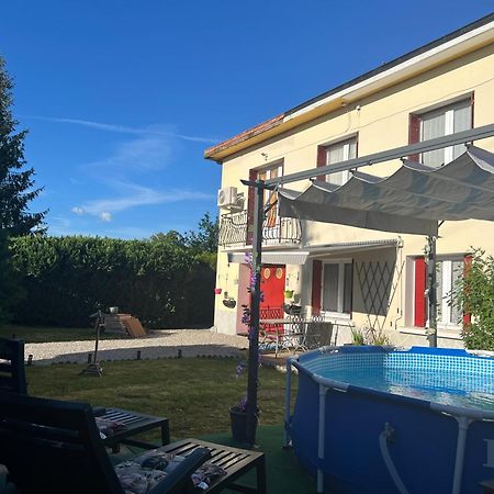 Gite Du St Martin Lägenhet Oradour-Fanais Exteriör bild